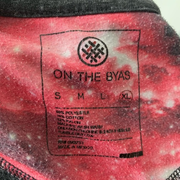 Graphic Front Pocket Tee. XL. - Picture 3 of 3